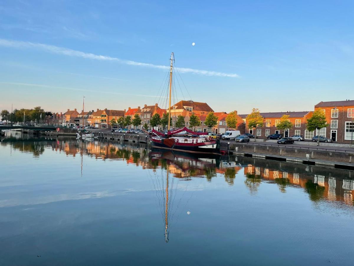 Boutique Hotel De Oude Veste Hellevoetsluis Extérieur photo